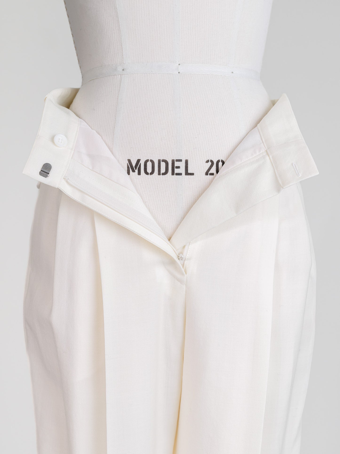 Odessa/back belt pants