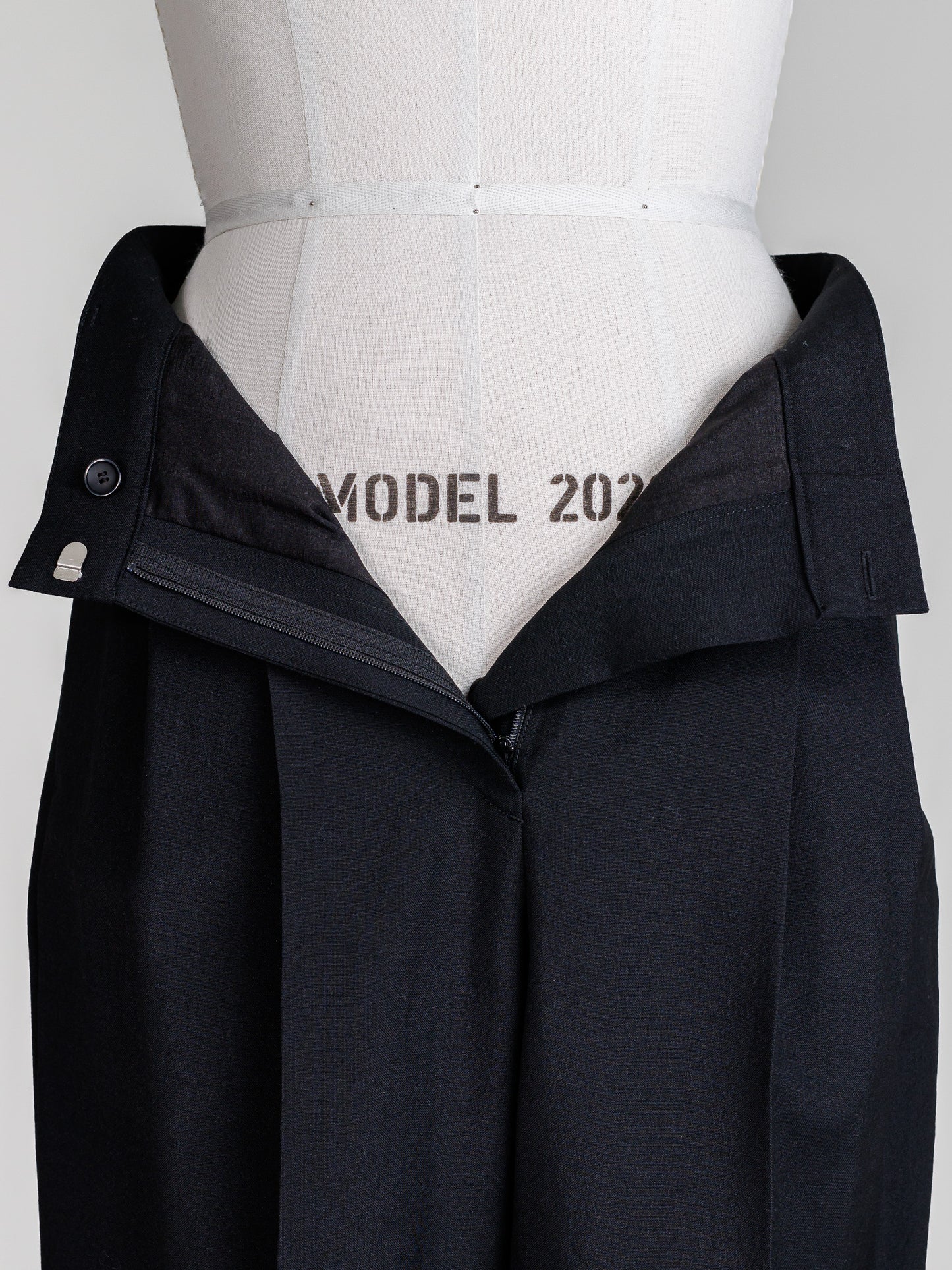 Odessa/back belt pants
