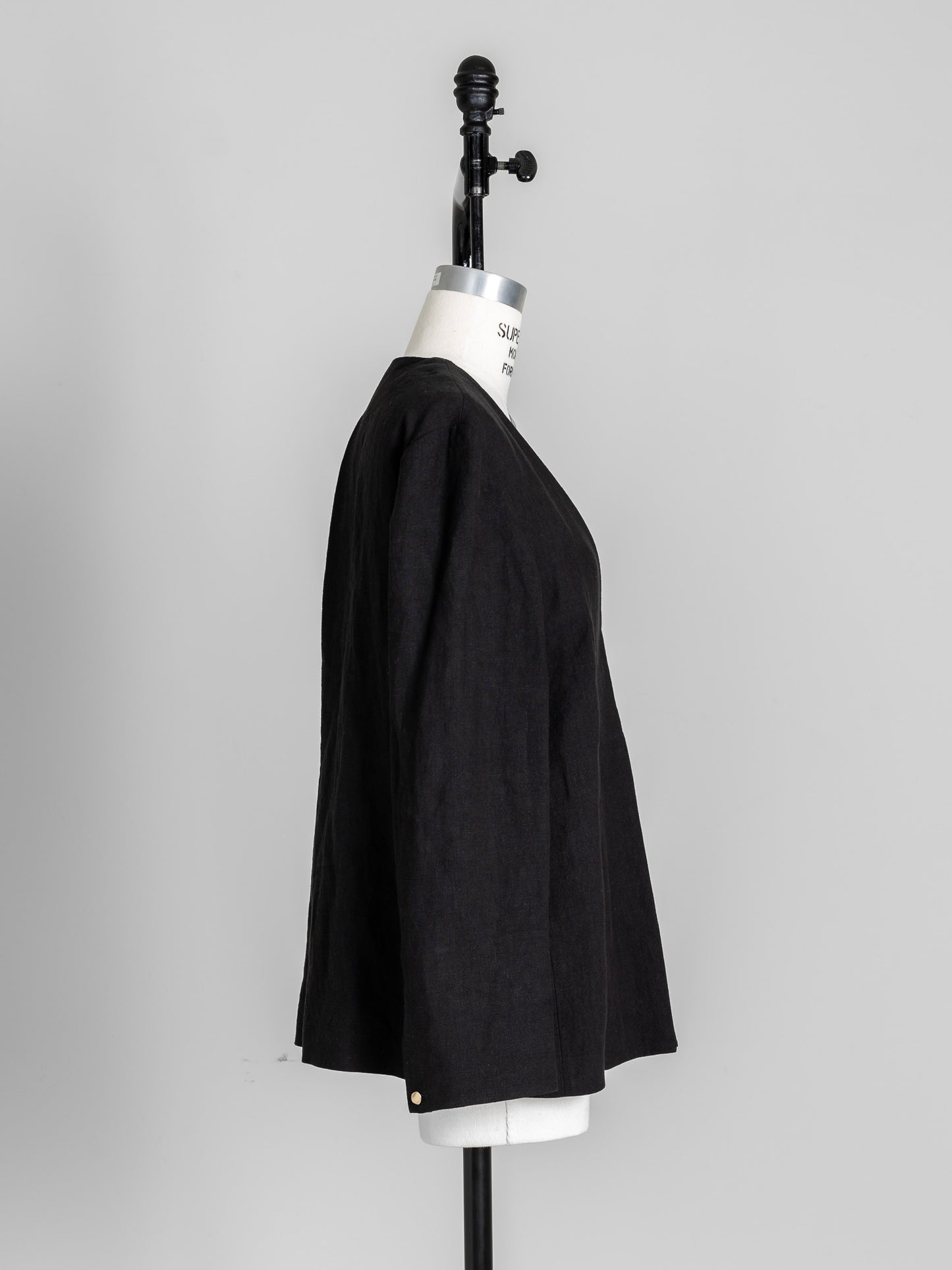Patricia / floating linen jacket (sand/carbon)