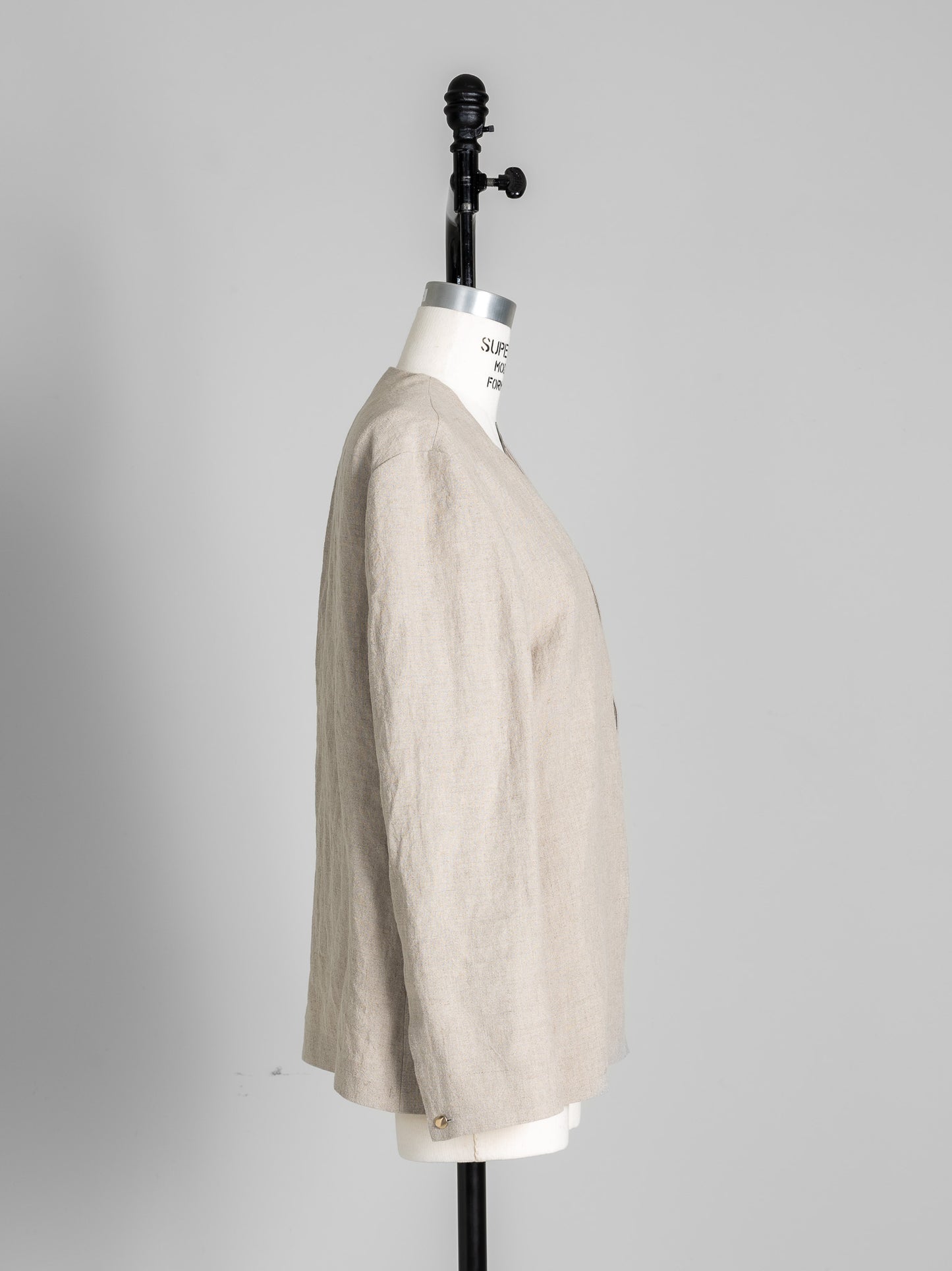 Patricia / floating linen jacket (sand/carbon)