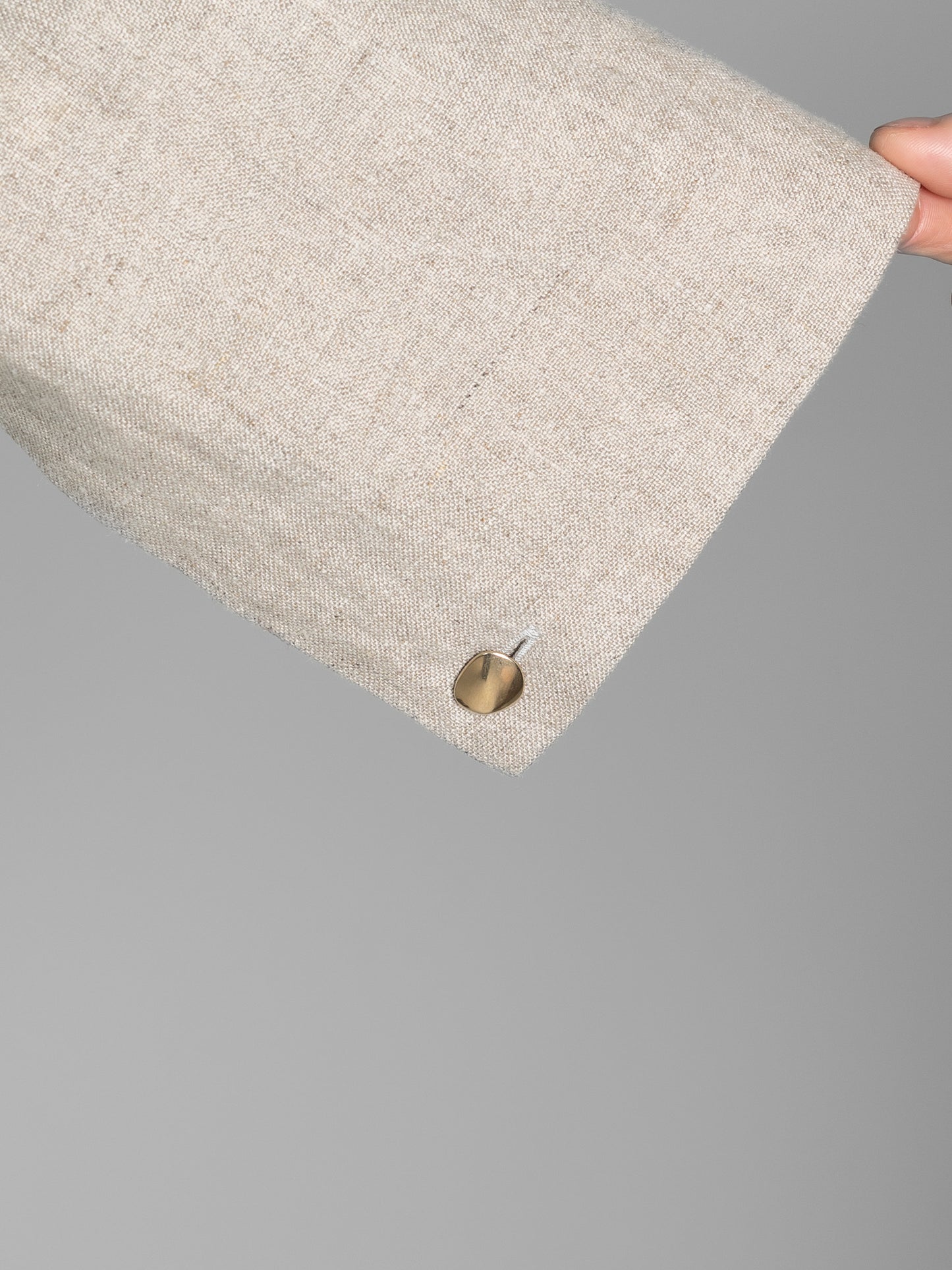 Patricia / floating linen jacket (sand/carbon)