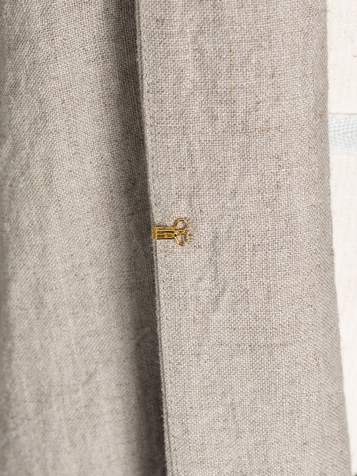 Patricia / floating linen jacket (sand/carbon)