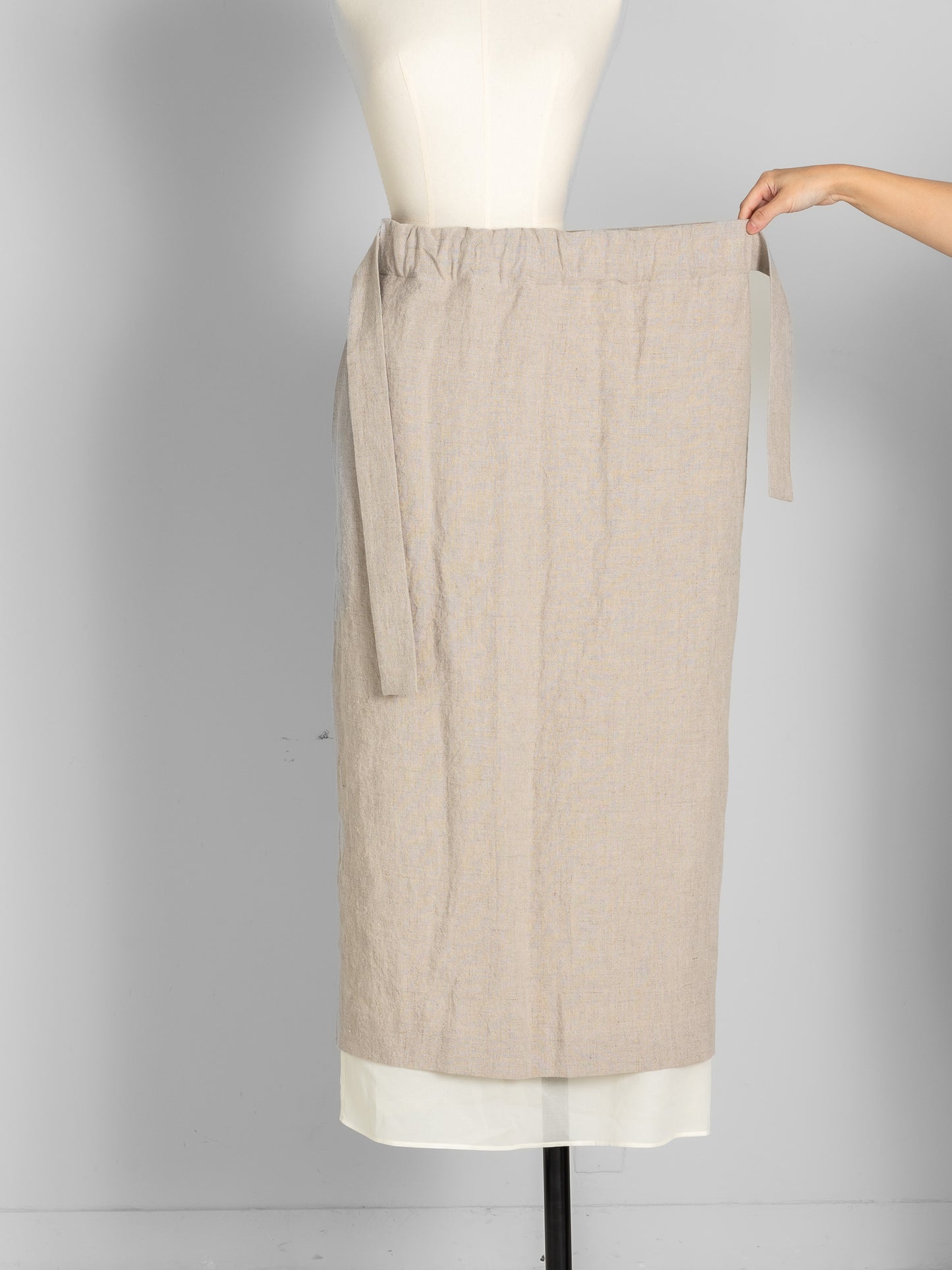 Nina / squeeze linen skirt (sand/carbon/cloud)