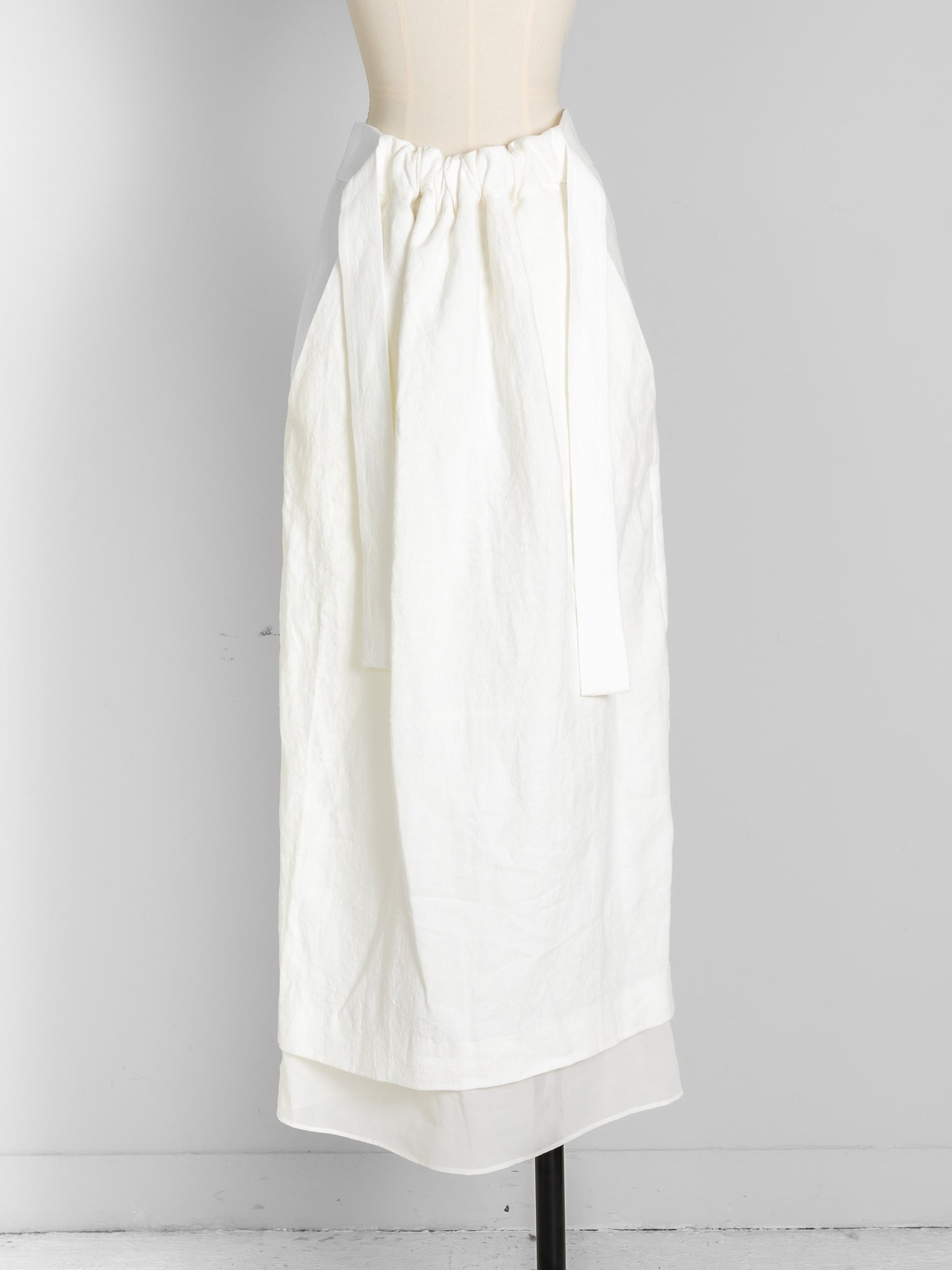 Nina / squeeze linen skirt (sand/carbon/cloud)