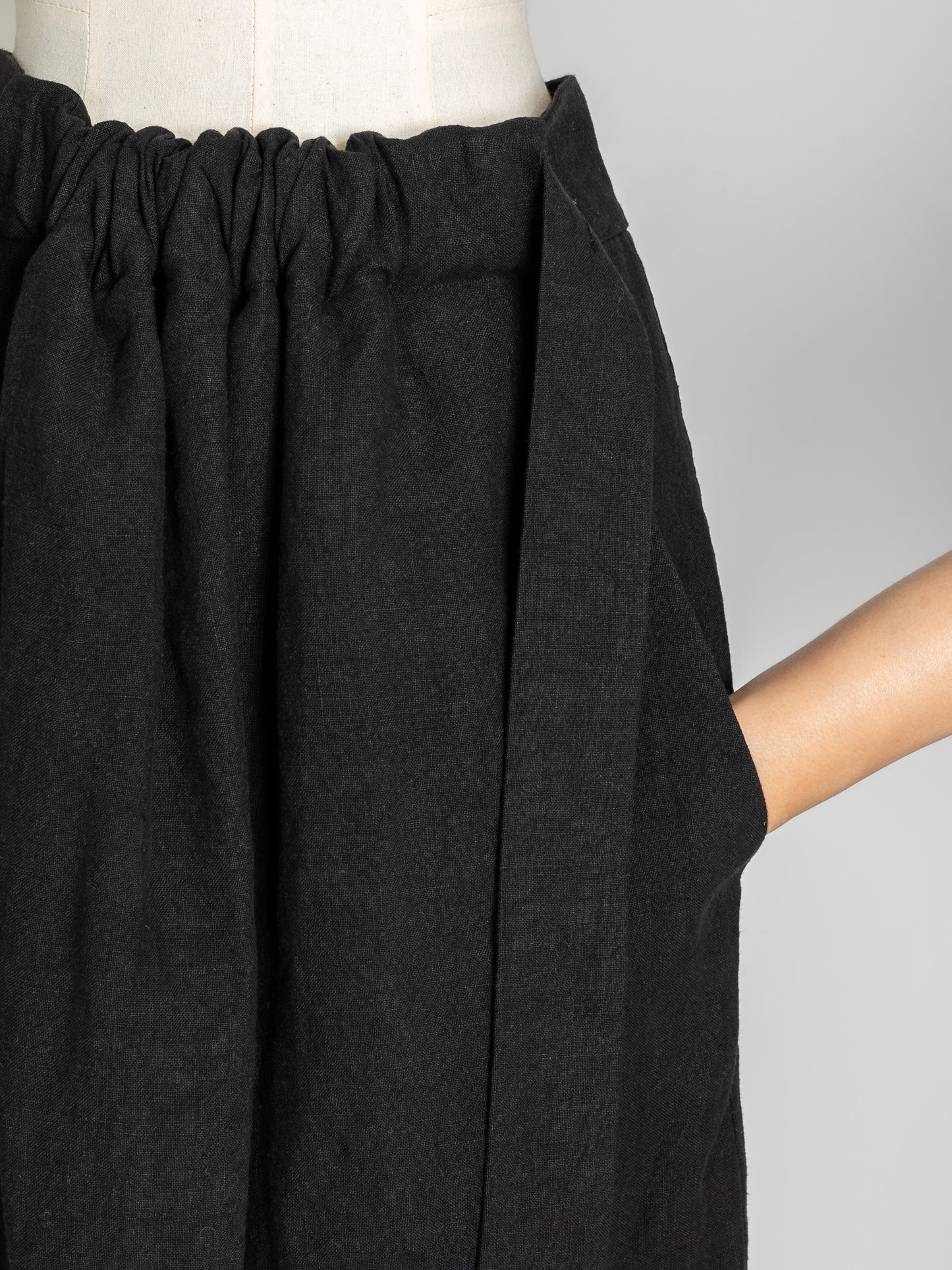 Nina / squeeze linen skirt (sand/carbon/cloud)