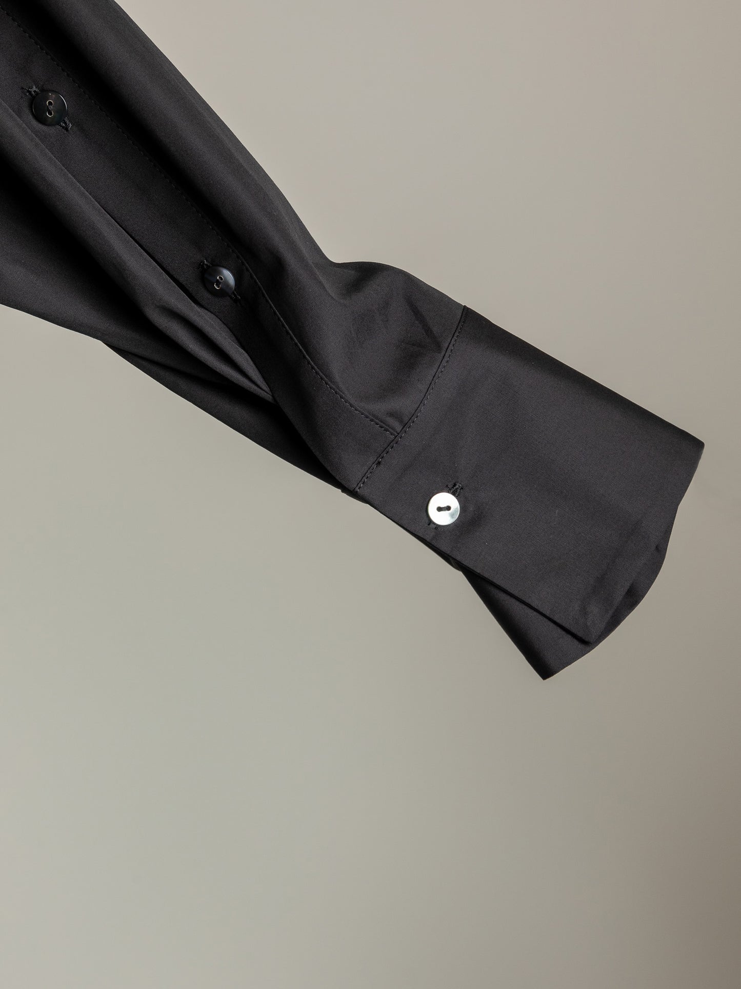 【予約販売】Hope / deres thomas maison cotton drape blouse (BLACK/OFF-WHITE)
