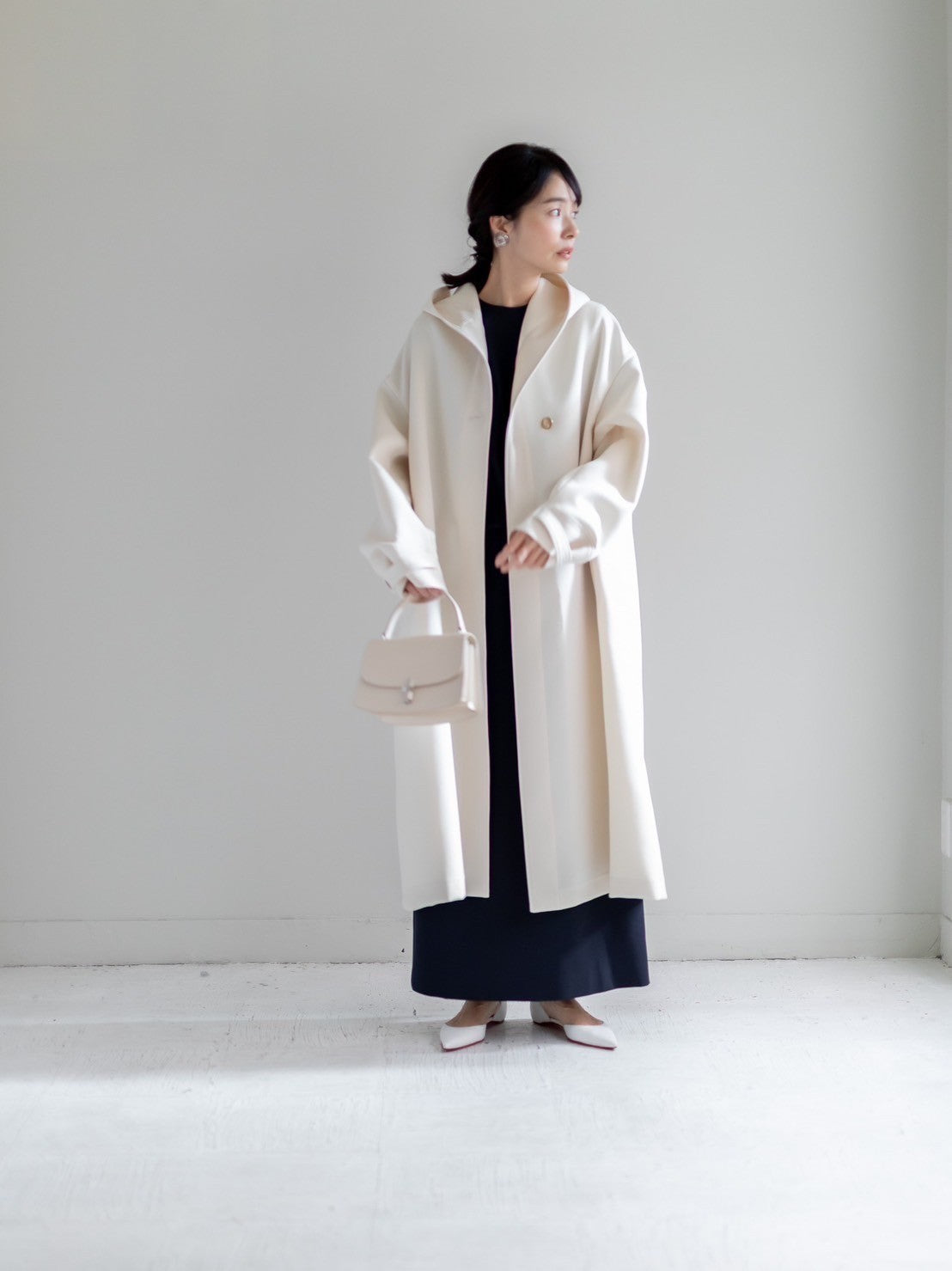 Irene / switch neck feather long coat (perl/midnight/noir)