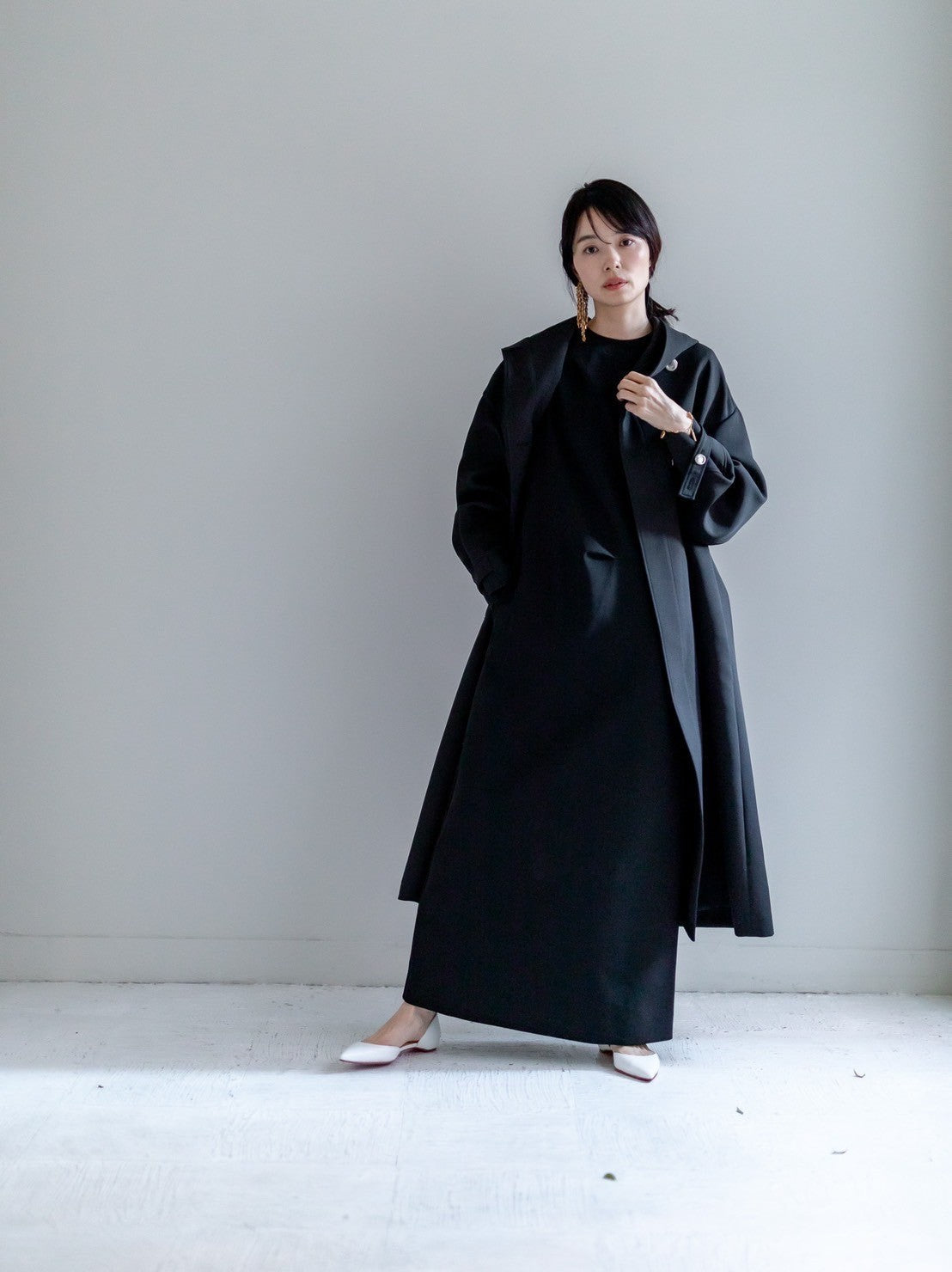 Irene / switch neck feather long coat (perl/midnight/noir)