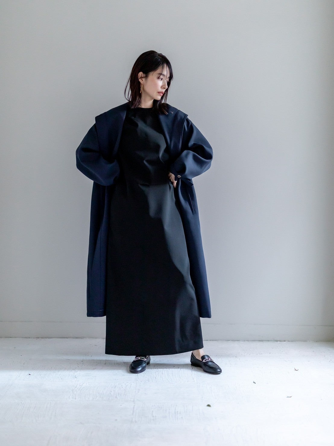 Irene / switch neck feather long coat (perl/midnight/noir)
