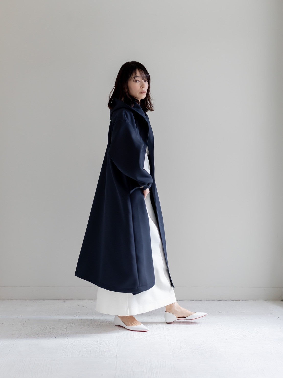 Irene / switch neck feather long coat (perl/midnight/noir)