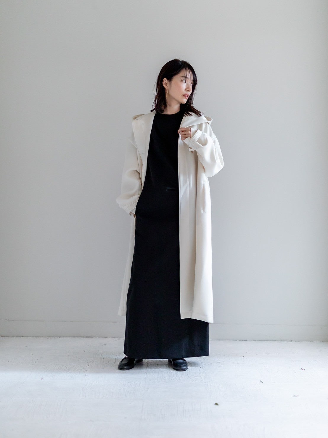 Irene / switch neck feather long coat (perl/midnight/noir)