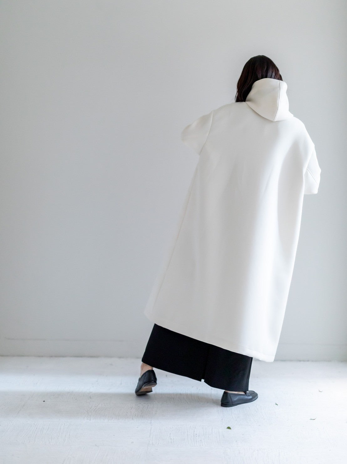 Irene / switch neck feather long coat (perl/midnight/noir)