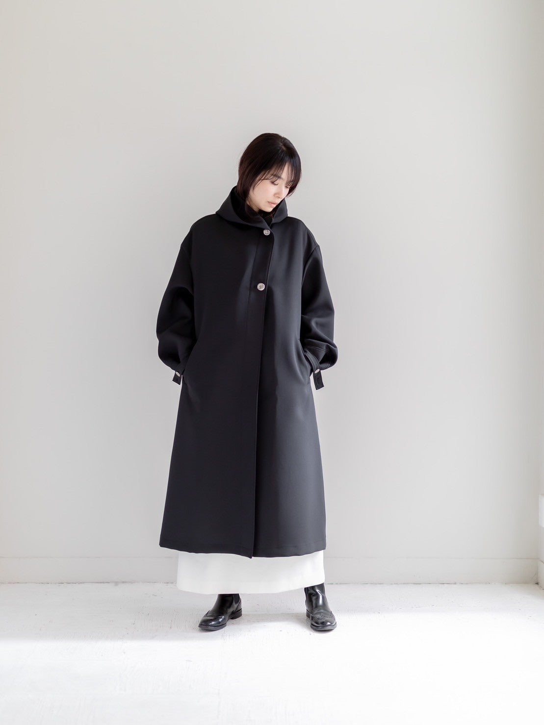 Irene / switch neck feather long coat (perl/midnight/noir)