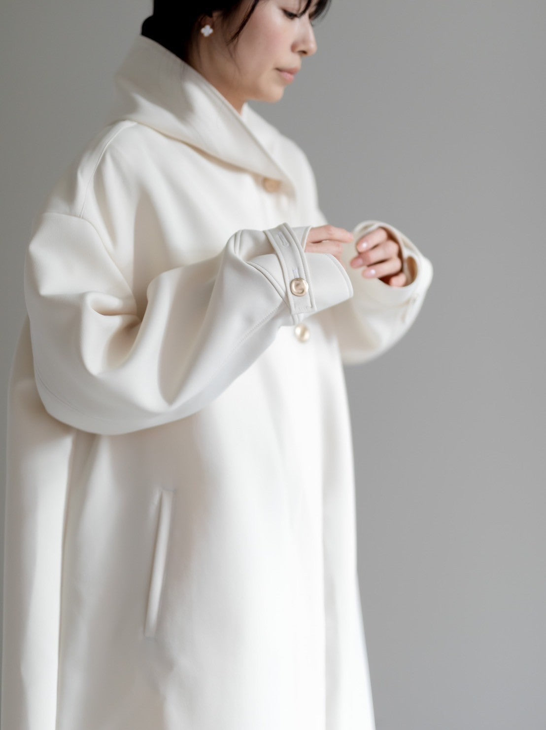 Irene / switch neck feather long coat (perl/midnight/noir)