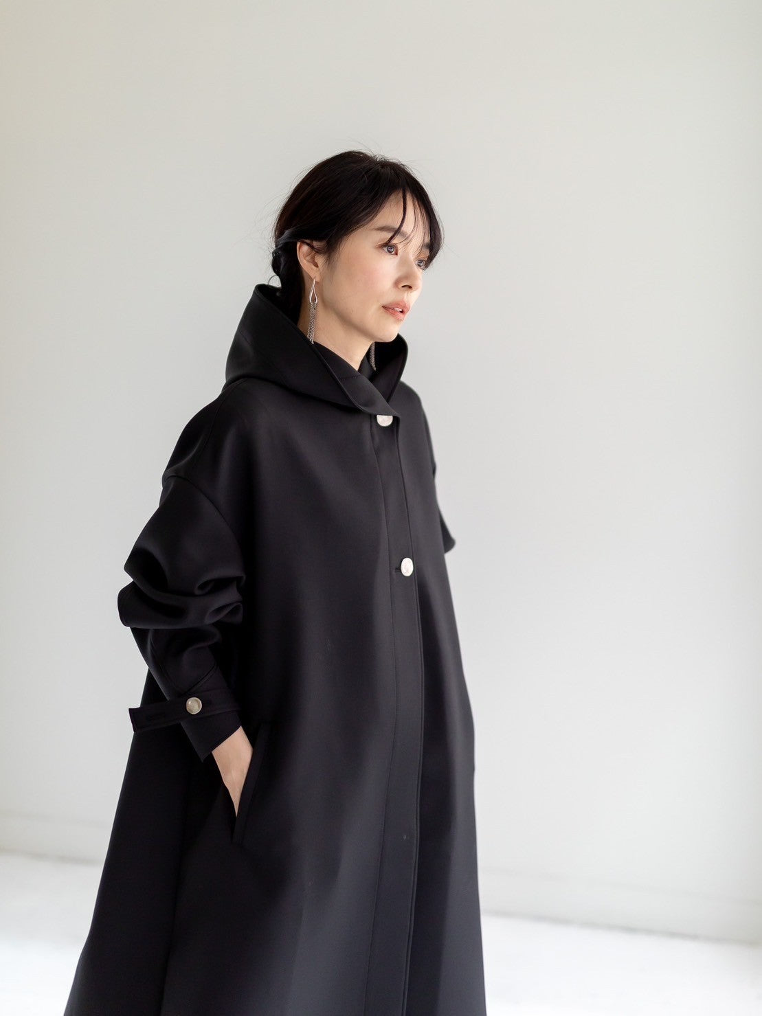 Irene / switch neck feather long coat (perl/midnight/noir)