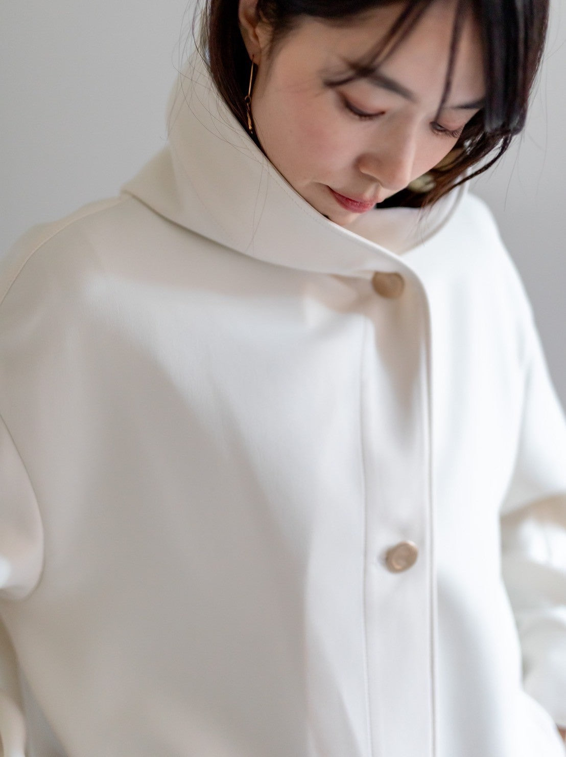 Irene / switch neck feather long coat (perl/midnight/noir)
