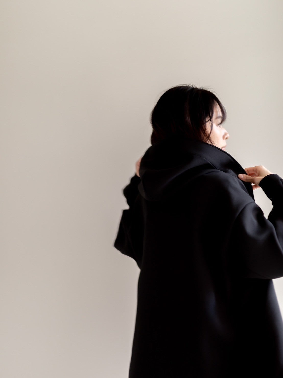 Irene / switch neck feather long coat (perl/midnight/noir)
