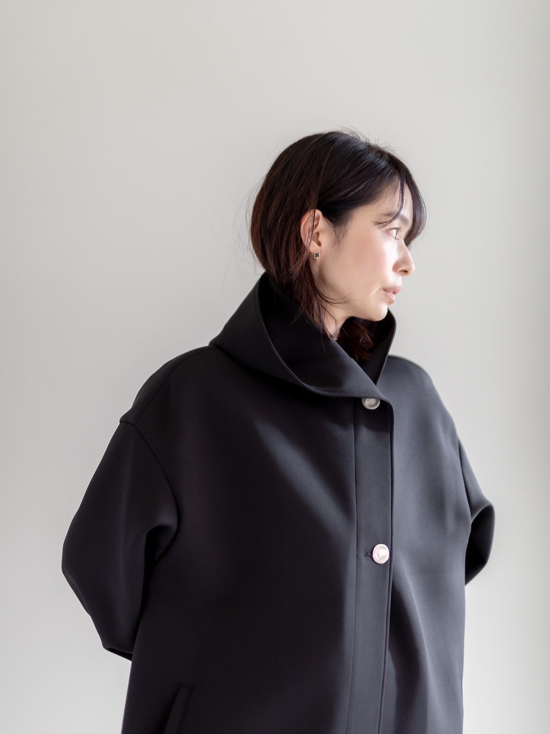 Irene / switch neck feather long coat (perl/midnight/noir)