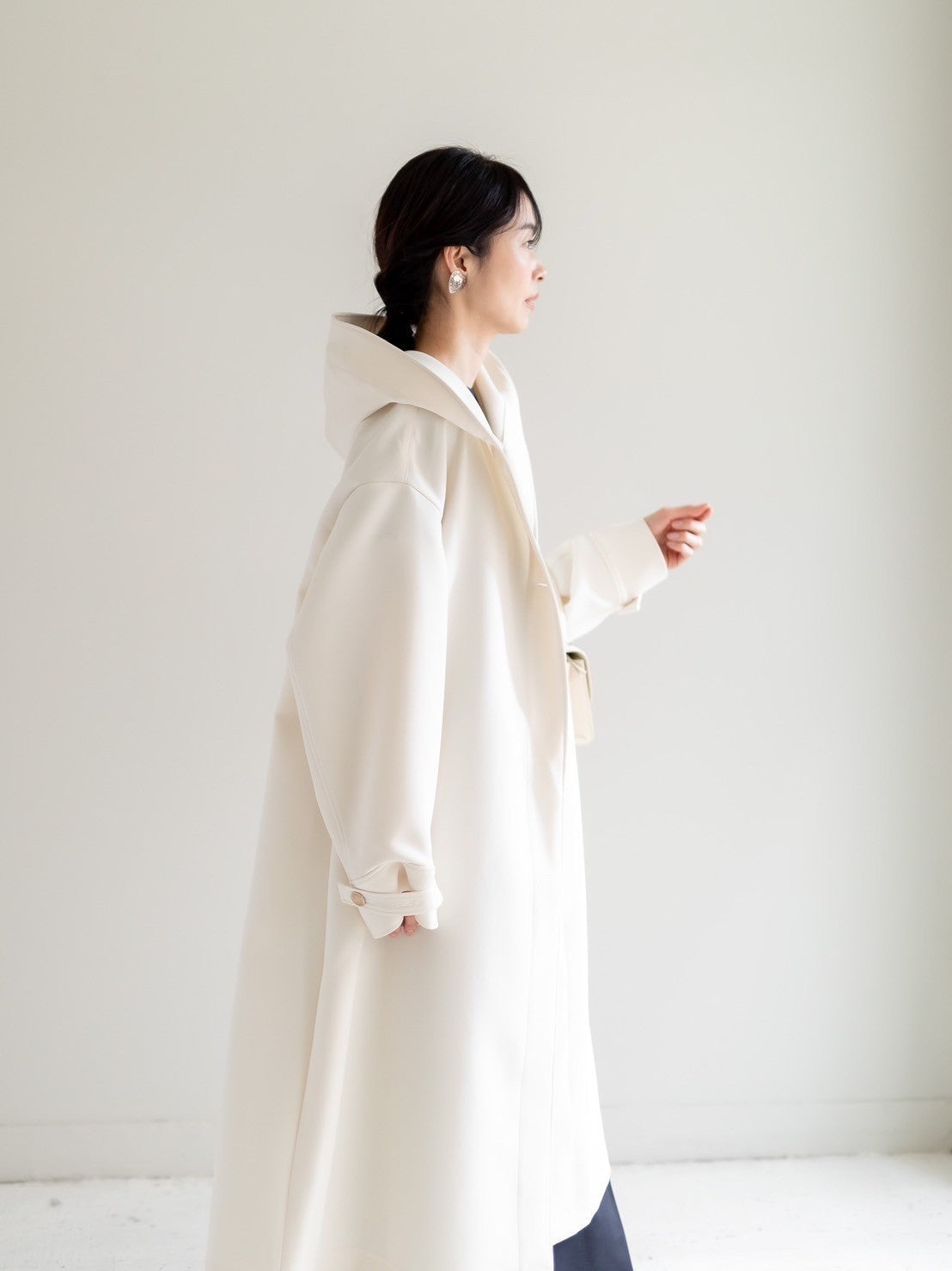 Irene / switch neck feather long coat (perl/midnight/noir)