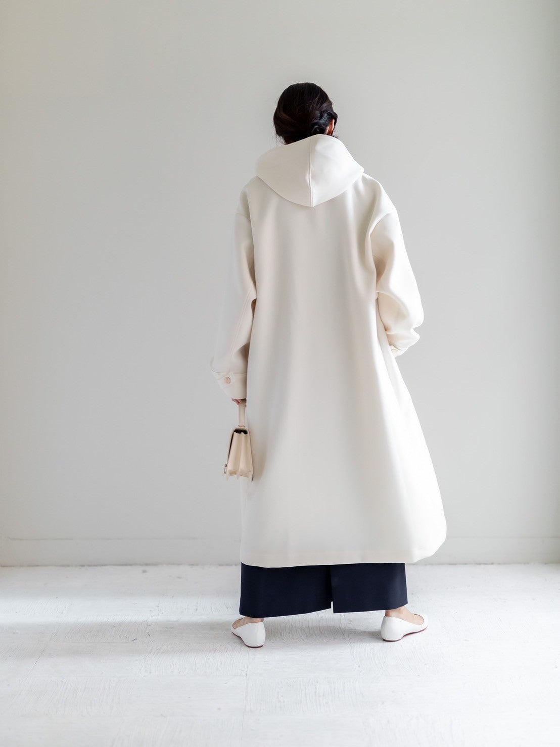 Irene / switch neck feather long coat (perl/midnight/noir)