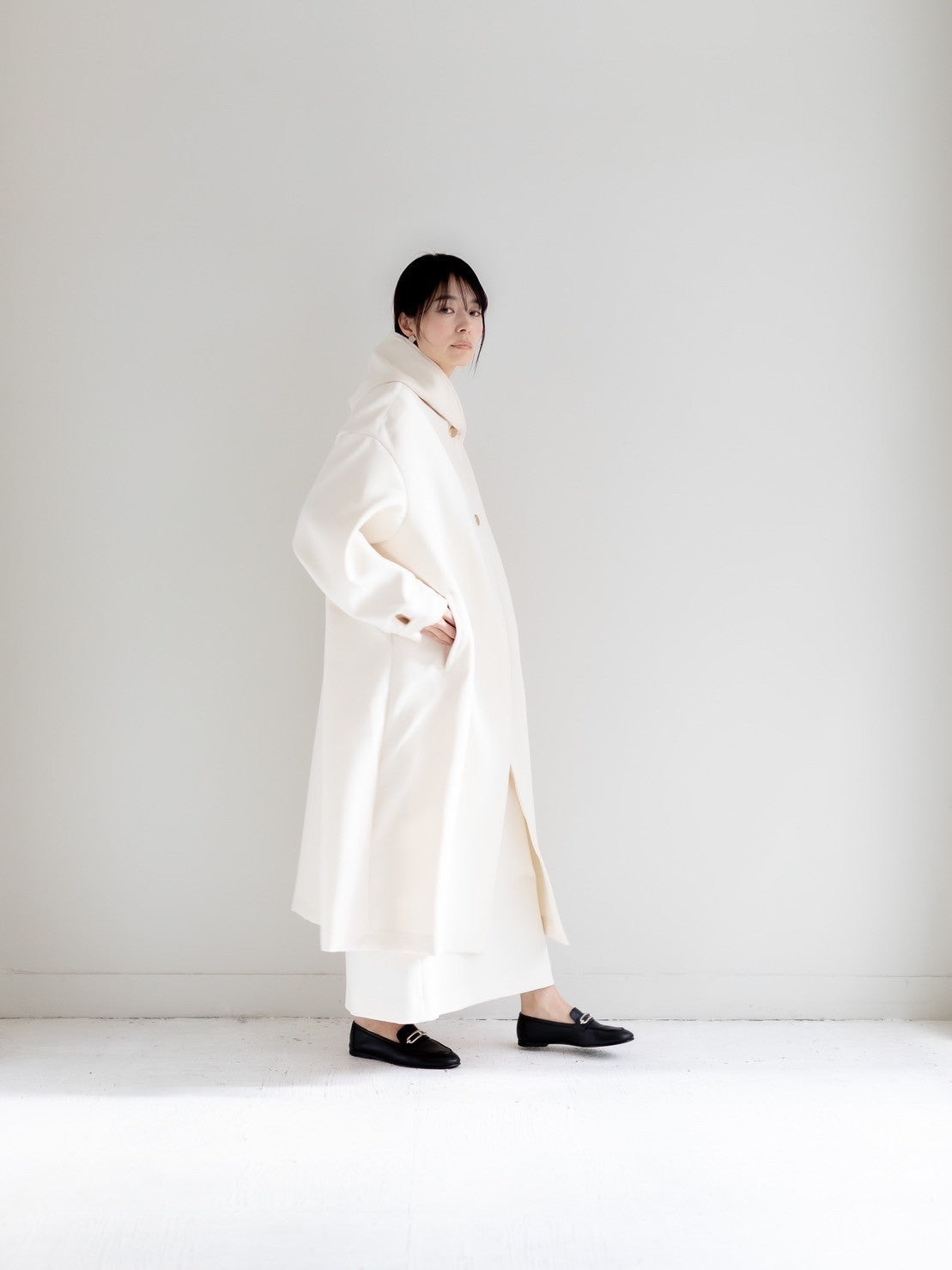 Irene / switch neck feather long coat (perl/midnight/noir)