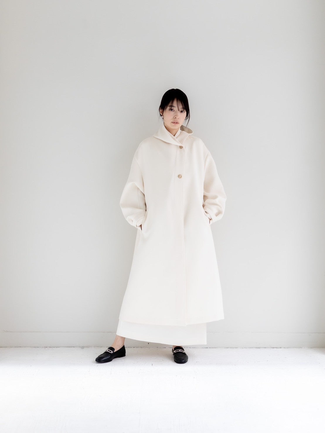 Irene / switch neck feather long coat (perl/midnight/noir)