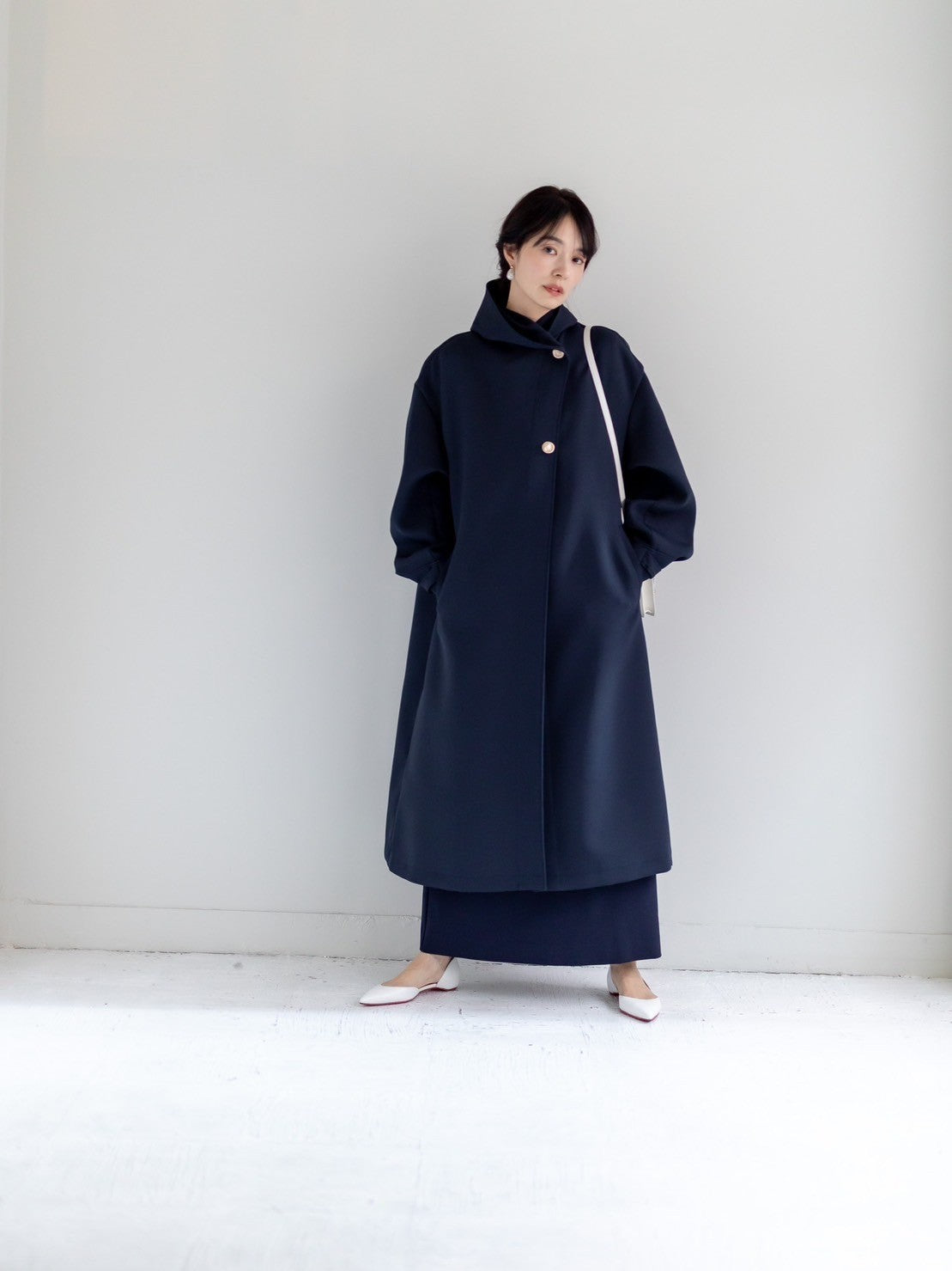 Irene / switch neck feather long coat (perl/midnight/noir)