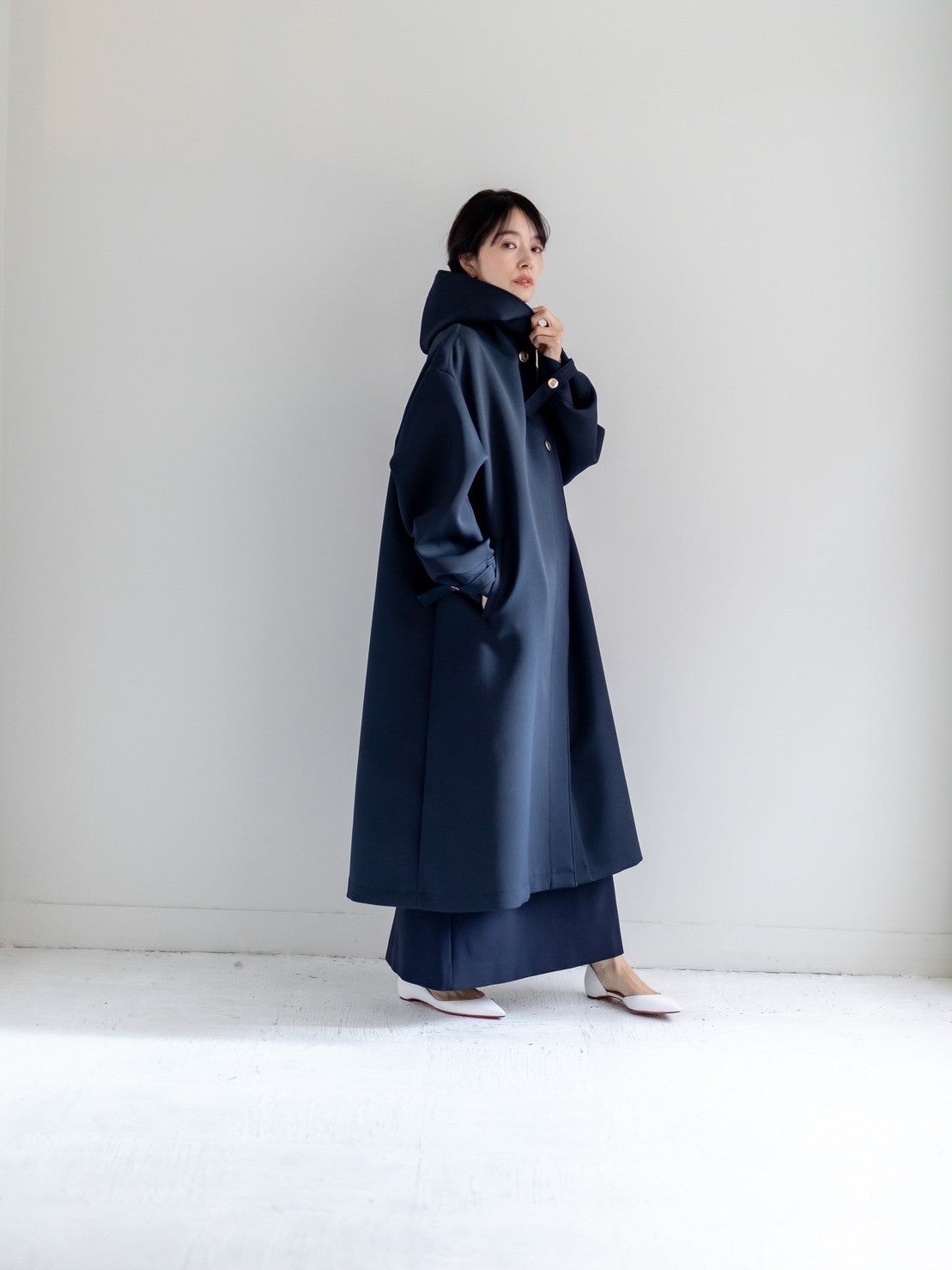Irene / switch neck feather long coat (perl/midnight/noir)