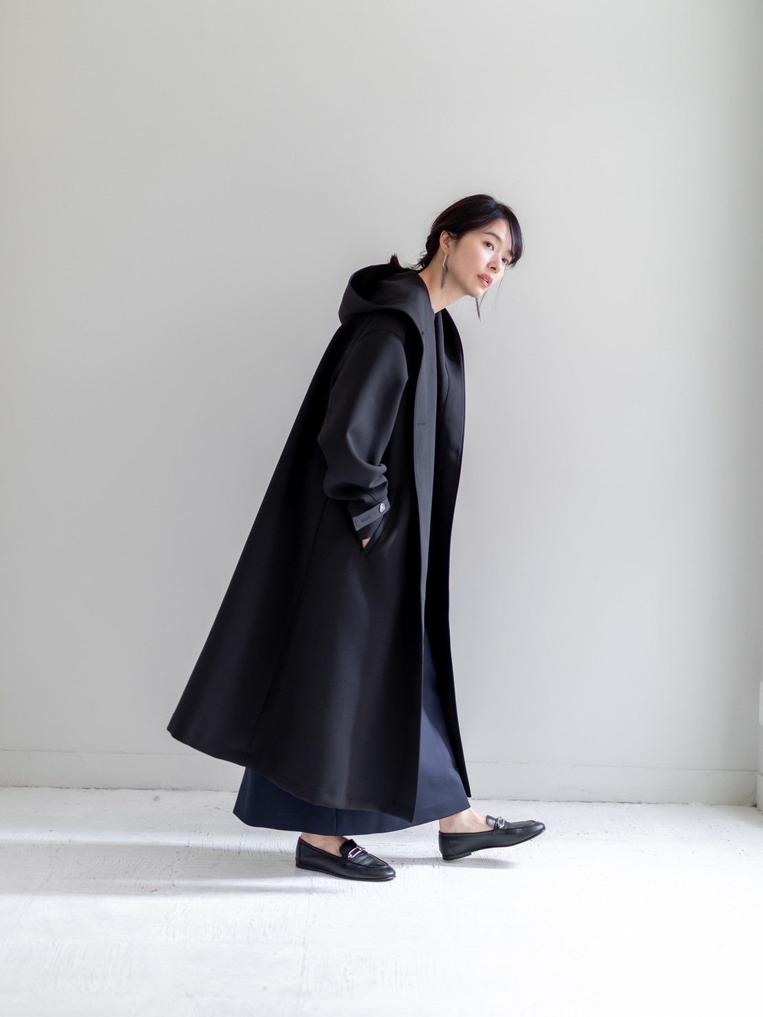Irene / switch neck feather long coat (perl/midnight/noir)