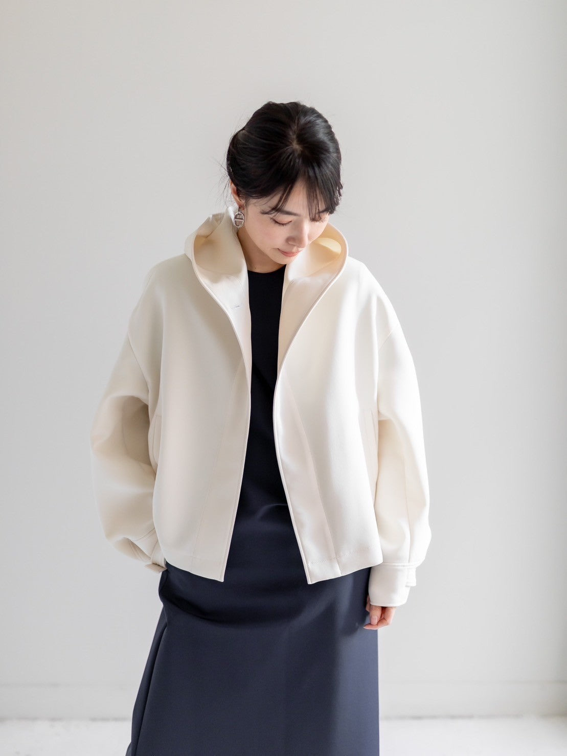 Violetta / switch neck feather short coat (perl/midnight/noir)