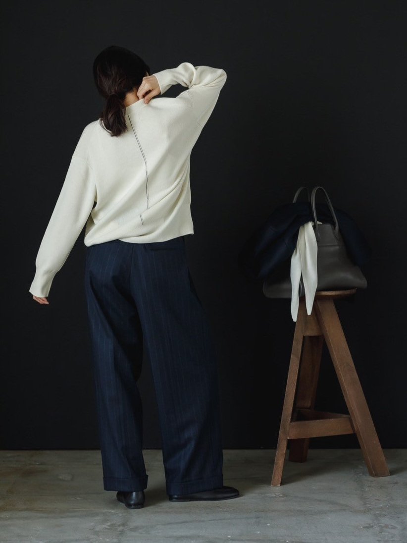 Kalyn/back line crew neck sweater