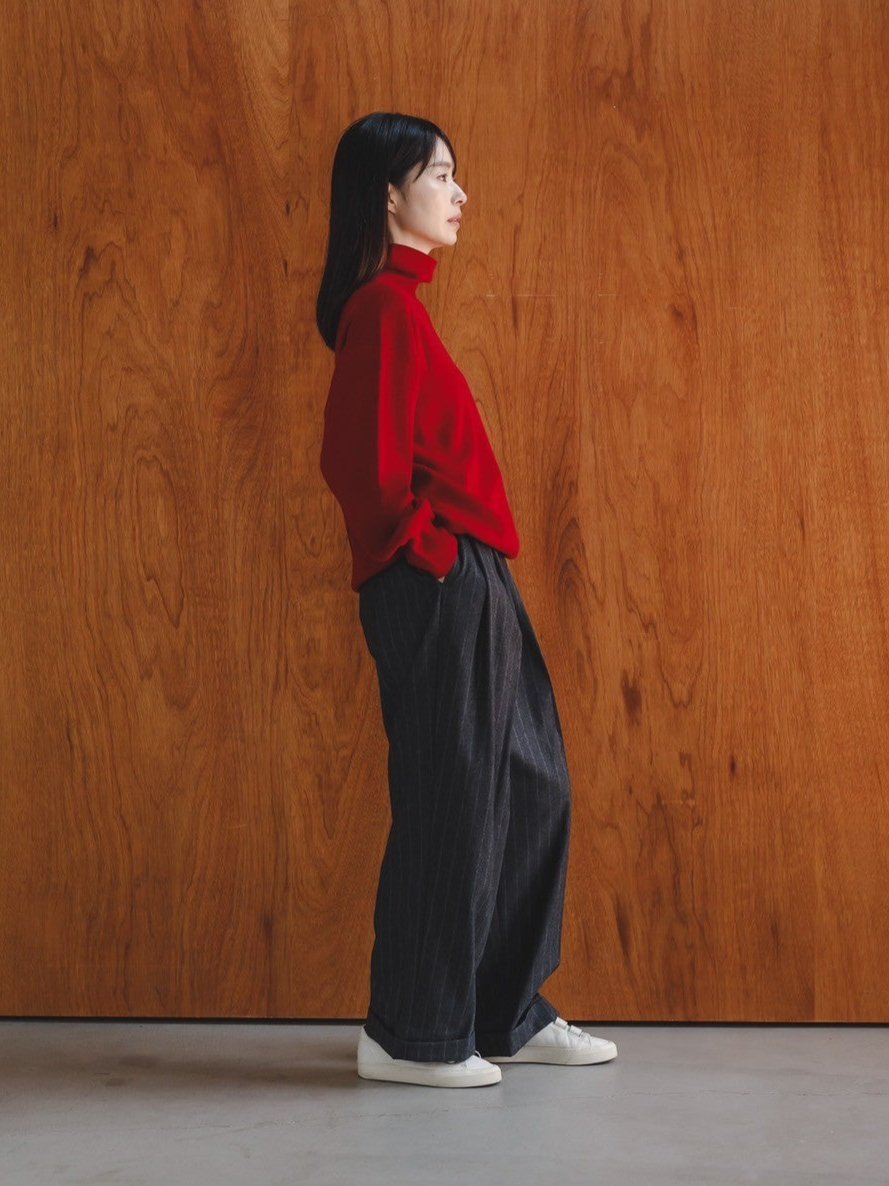 Ashley/back line turtle neck sweater