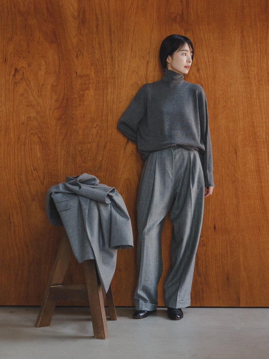 Ashley/back line turtle neck sweater