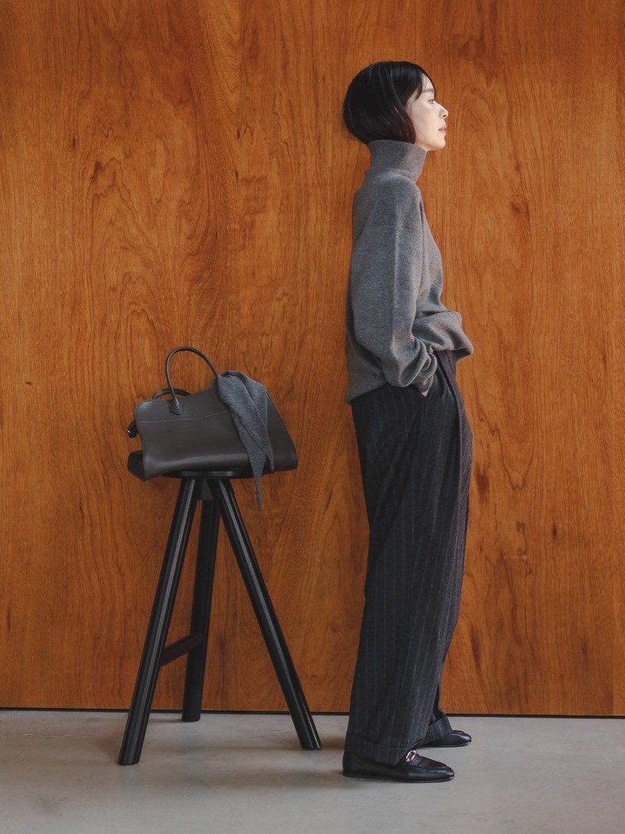 Ashley/back line turtle neck sweater