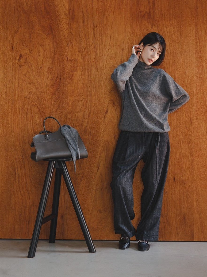 Ashley/back line turtle neck sweater