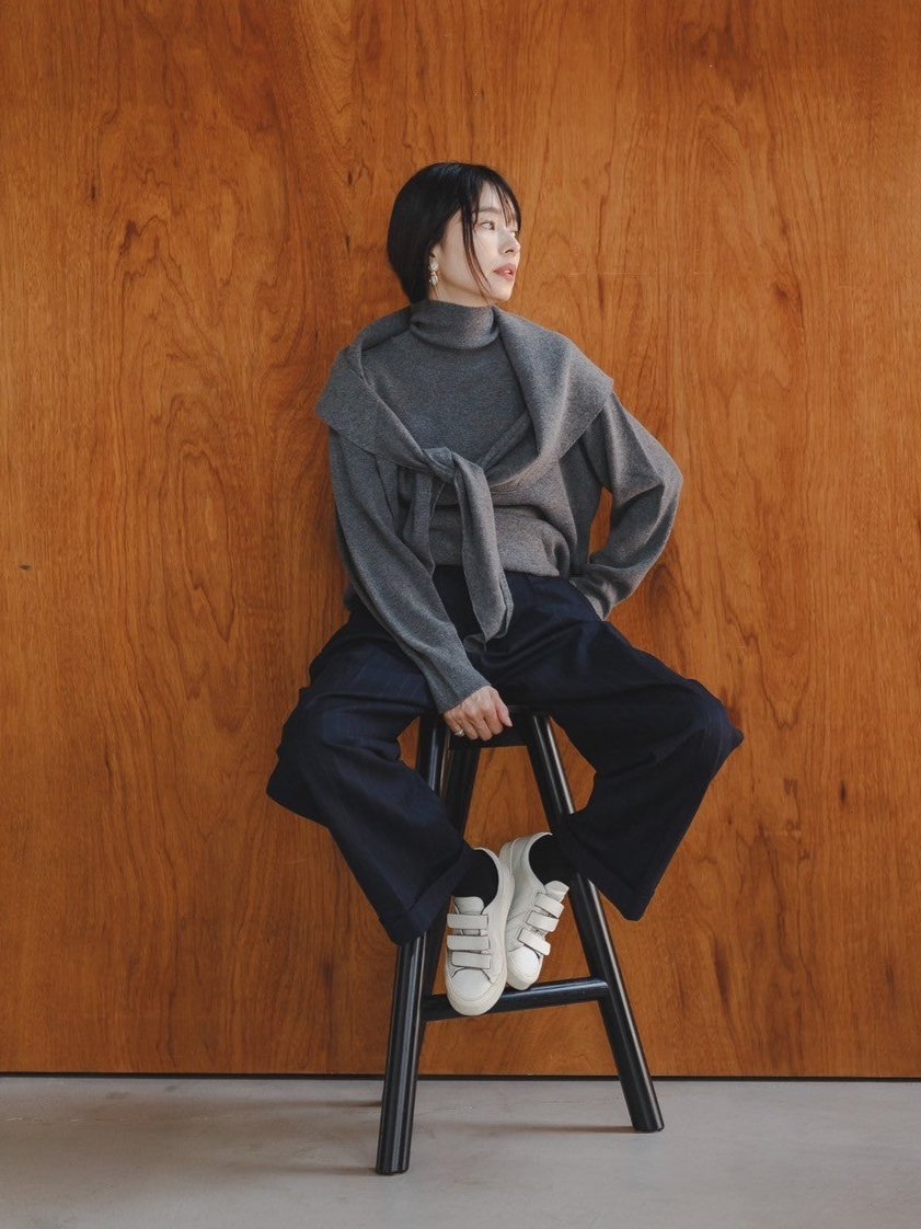 Ashley/back line turtle neck sweater