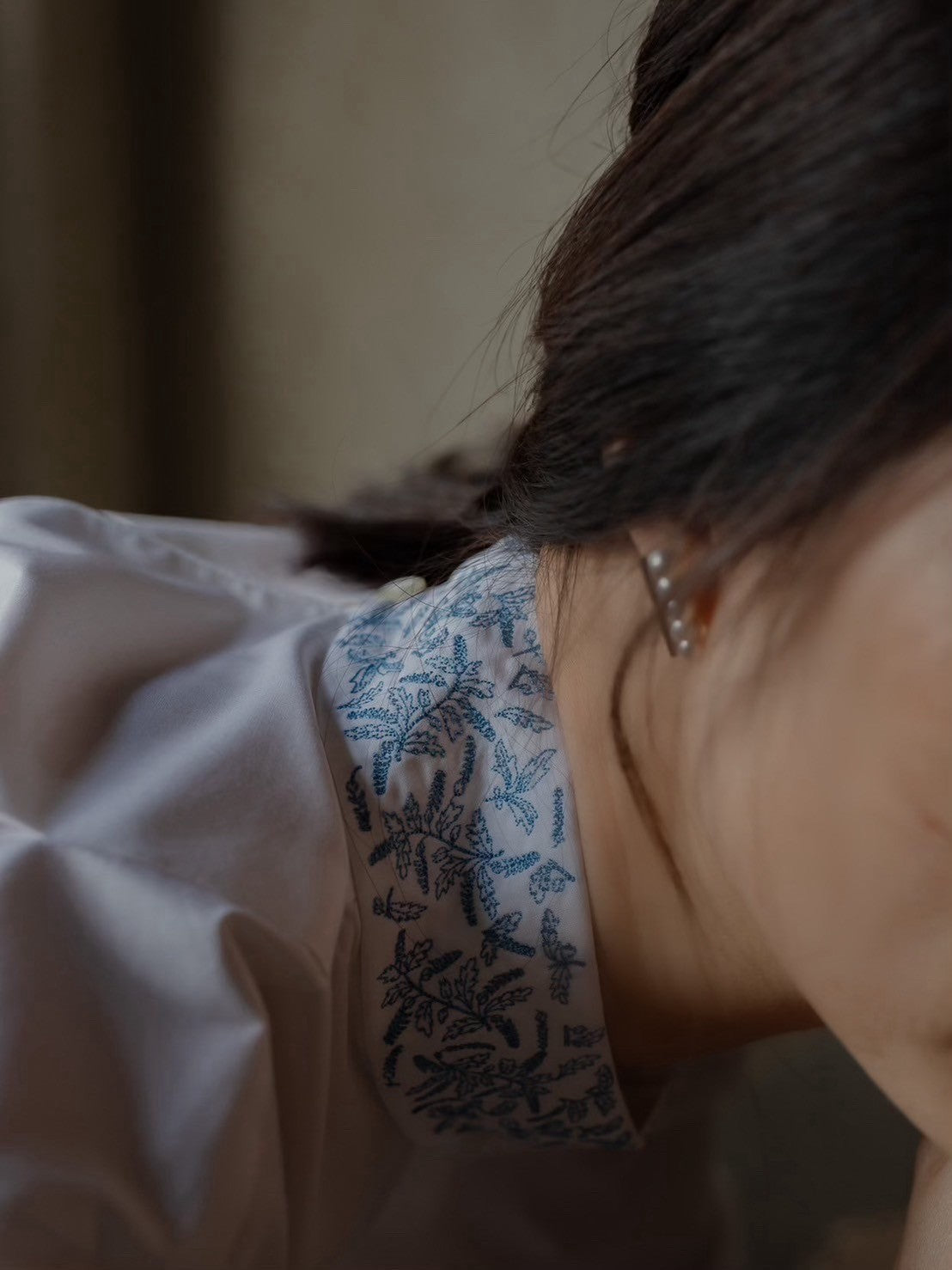 Valentina / blooming embroidery blouse (NAVY×NAVY / WHITE×SMORKY BLUE)