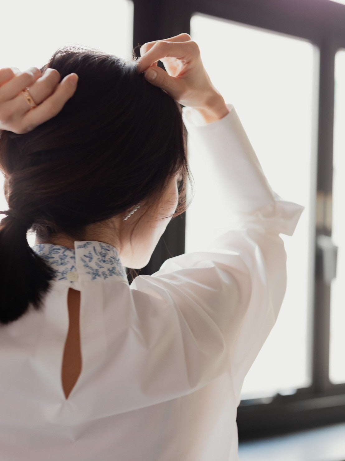 Valentina / blooming embroidery blouse (NAVY×NAVY / WHITE×SMORKY BLUE)