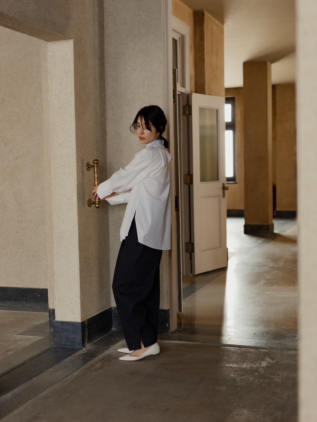Valentina / blooming embroidery blouse (NAVY×NAVY / WHITE×SMORKY BLUE)