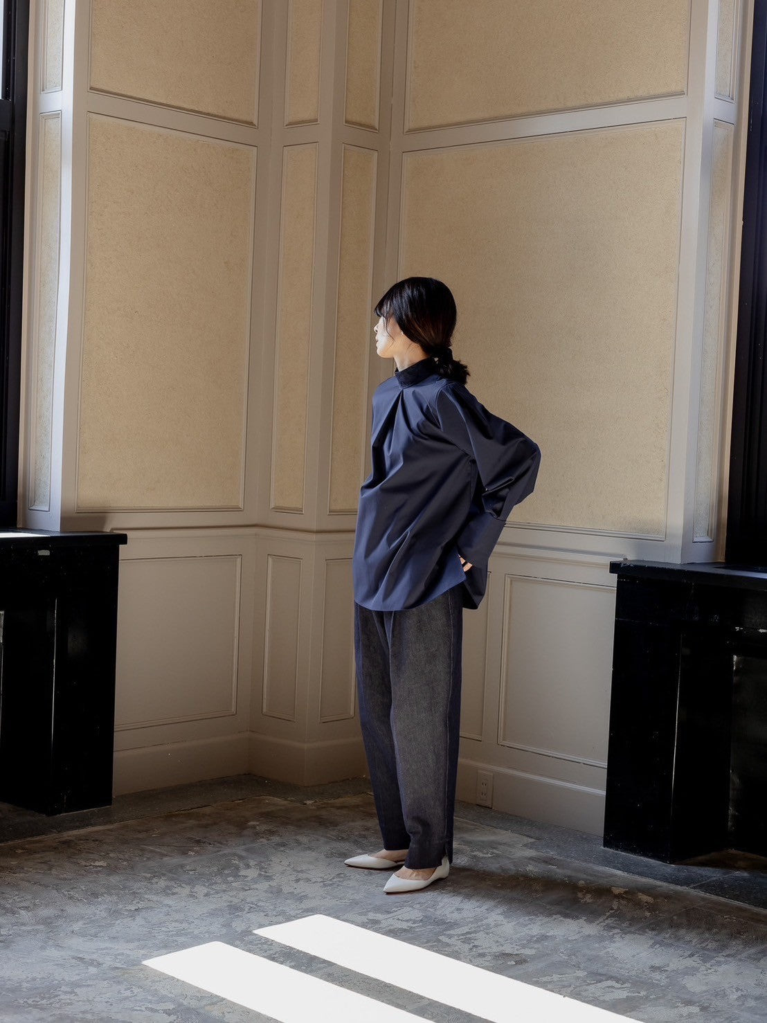 Valentina / blooming embroidery blouse (NAVY×NAVY / WHITE×SMORKY BLUE)