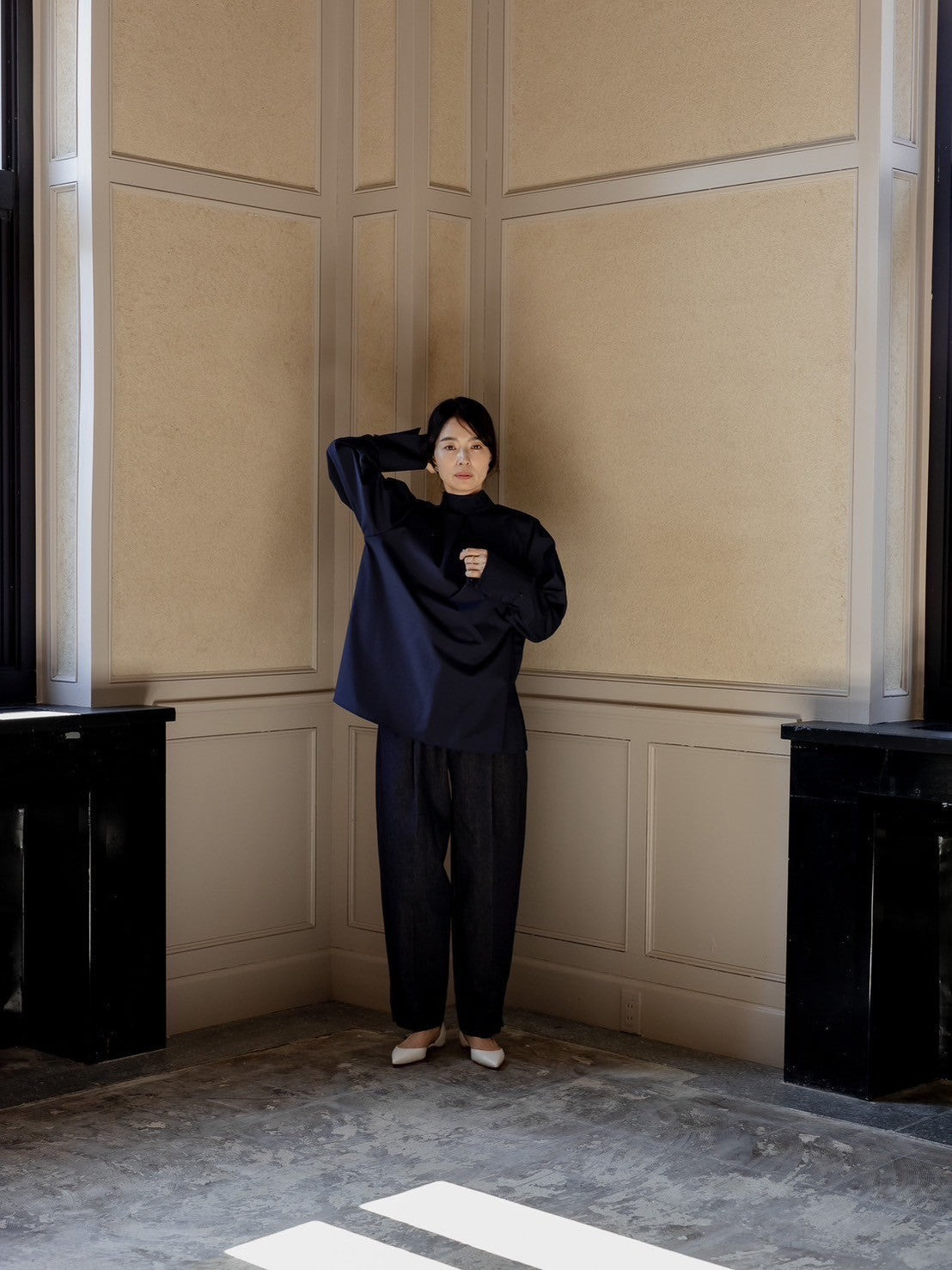 Valentina / blooming embroidery blouse (NAVY×NAVY / WHITE×SMORKY BLUE)