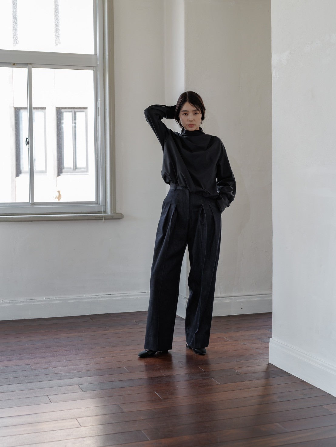 Natalie/bottle neck drape blouse