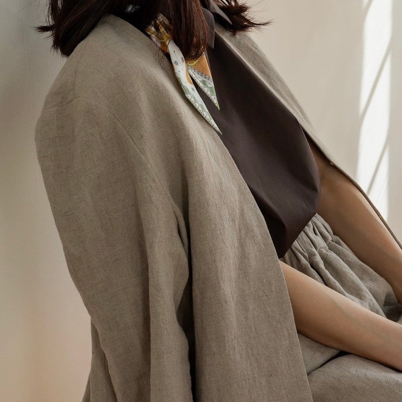 Patricia / floating linen jacket (sand/carbon)