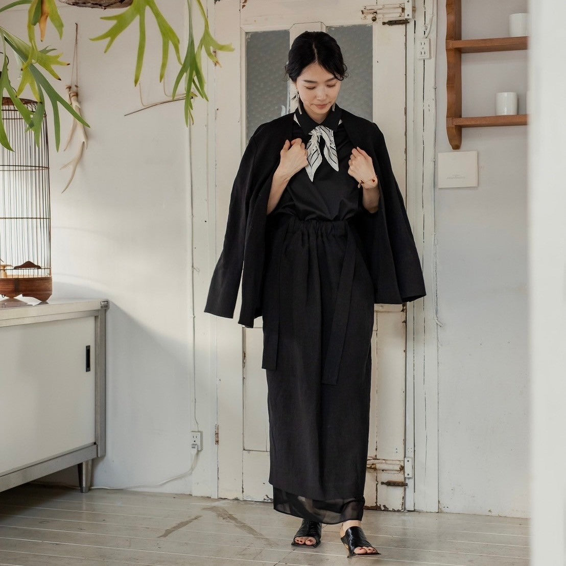 Nina / squeeze linen skirt (sand/carbon/cloud)