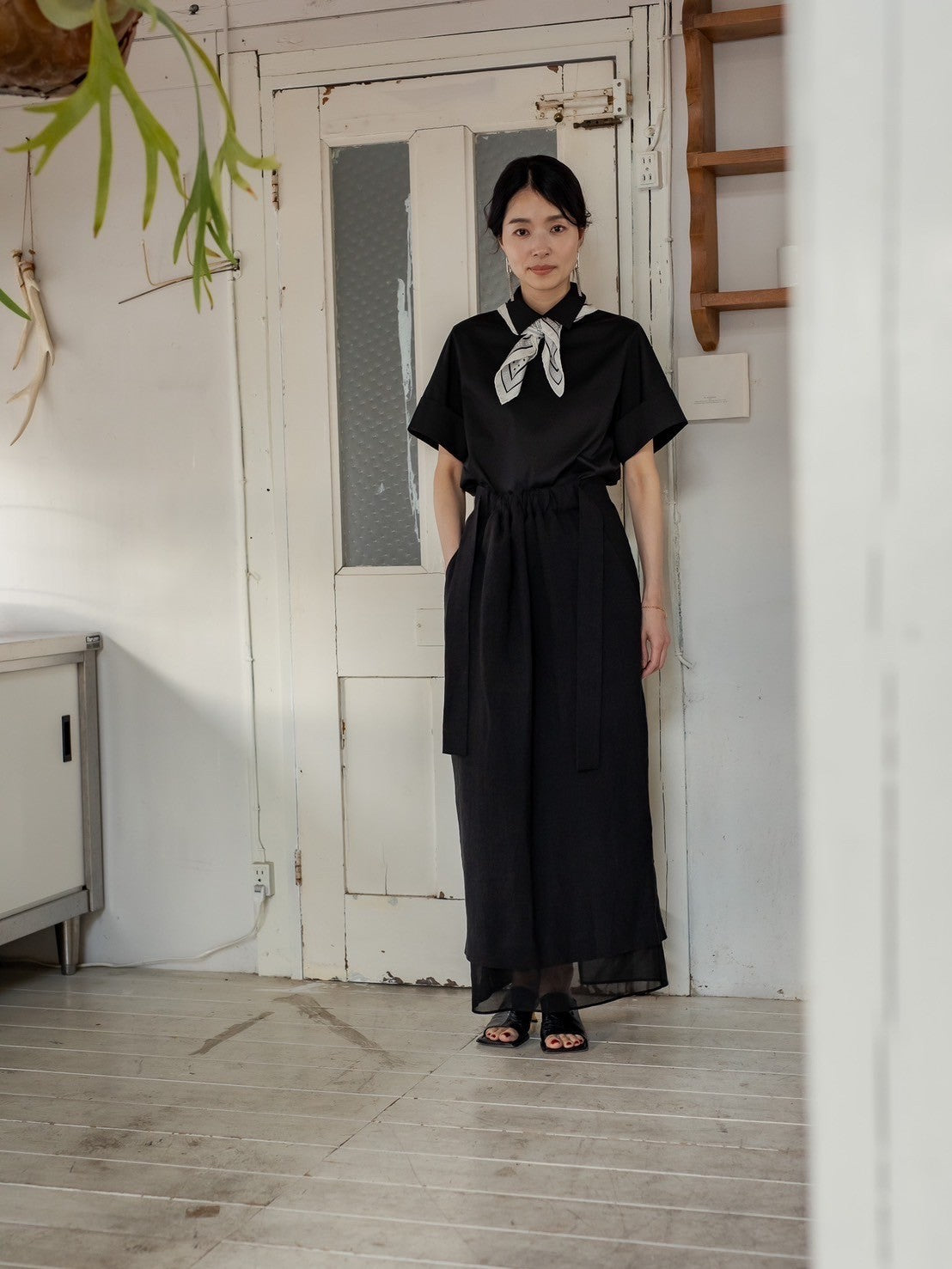 Nina / squeeze linen skirt (sand/carbon/cloud)