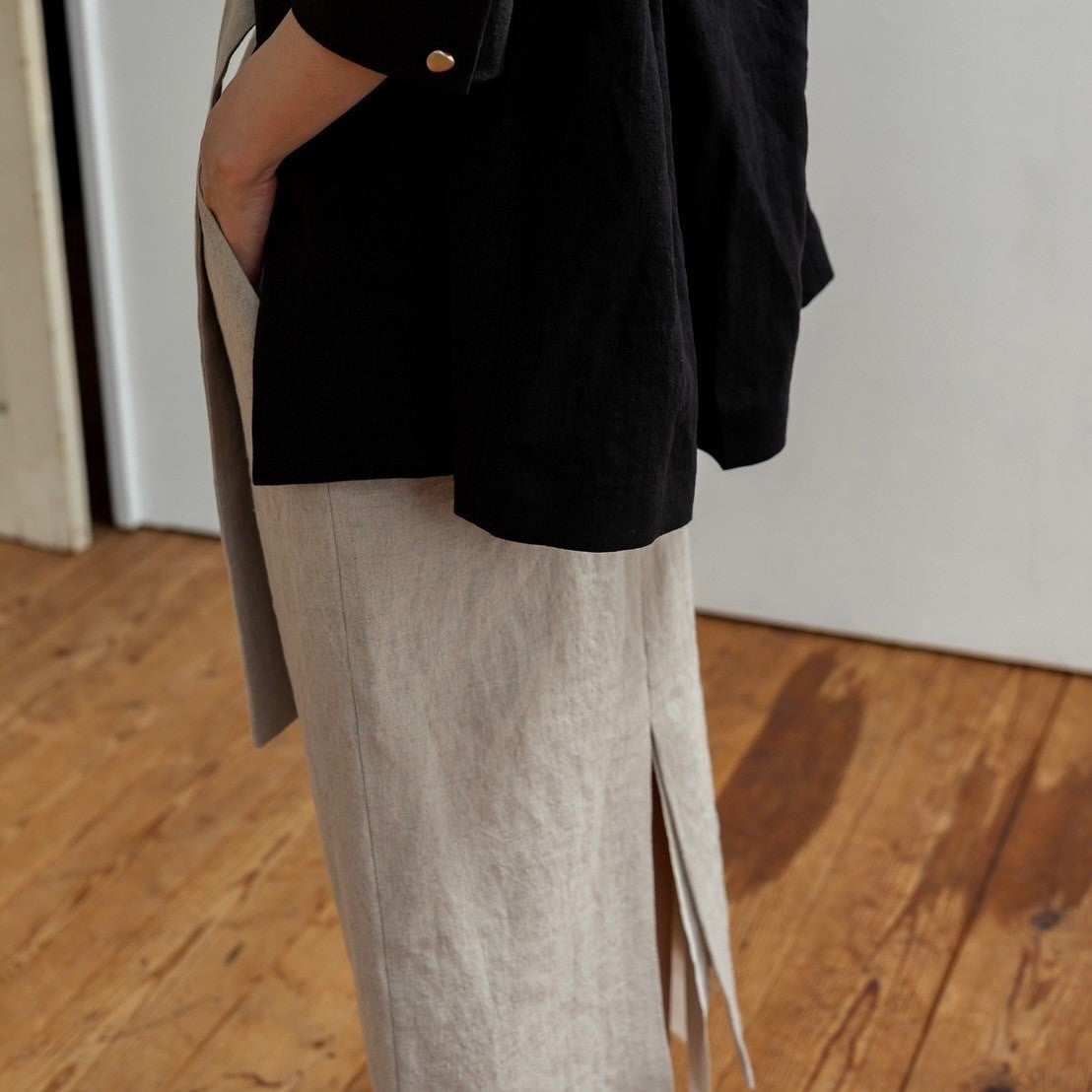 Nina / squeeze linen skirt (sand/carbon/cloud)