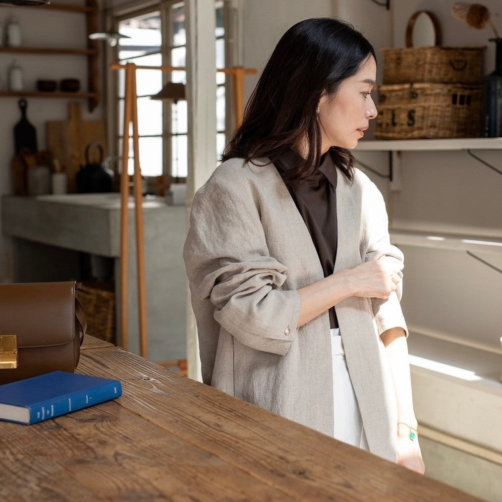 Patricia / floating linen jacket (sand/carbon)