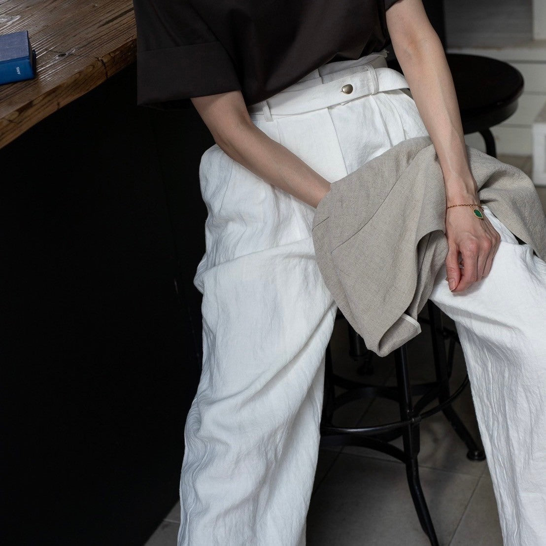 Patricia / floating linen jacket (sand/carbon)