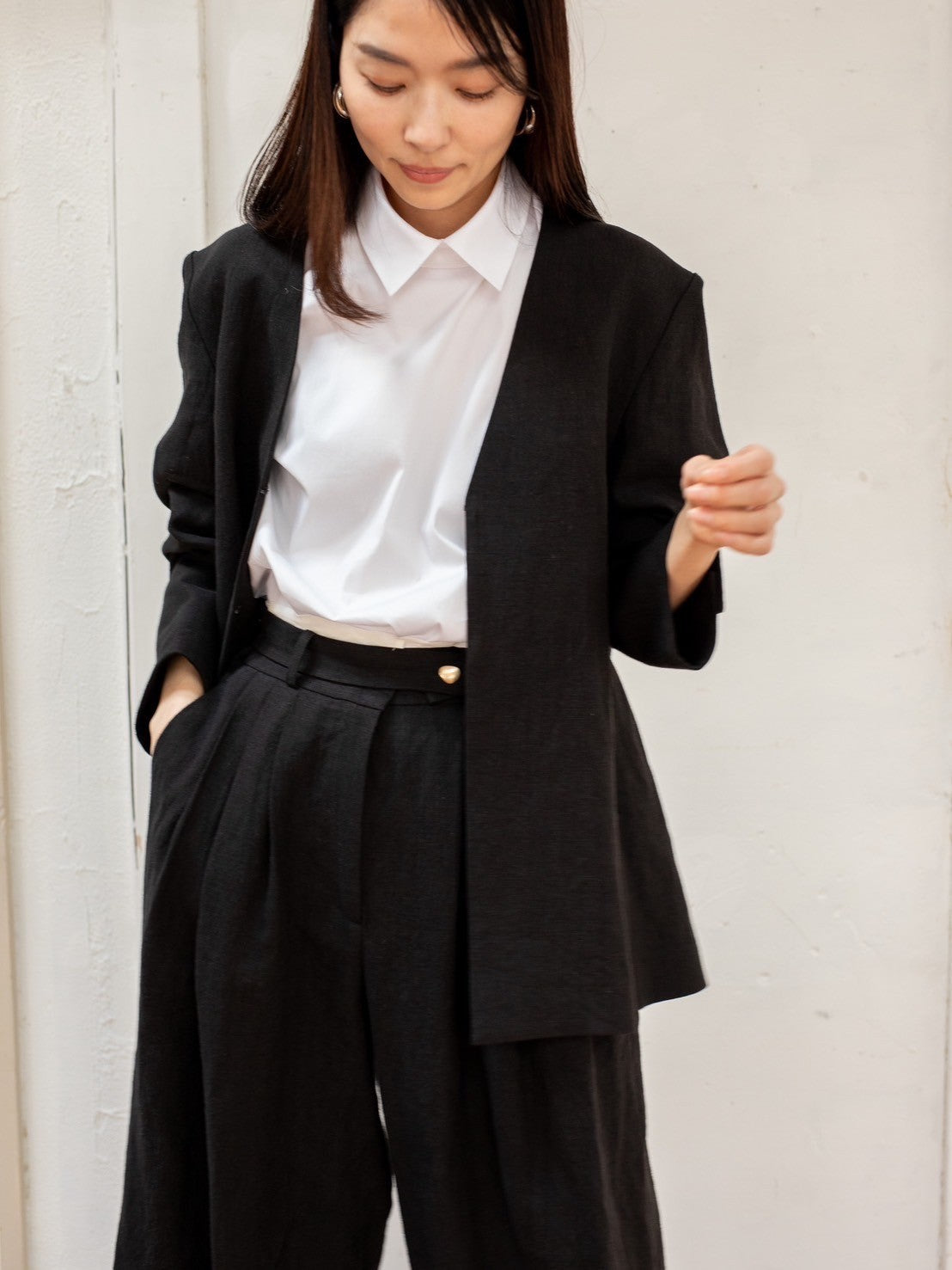 Patricia / floating linen jacket (sand/carbon)