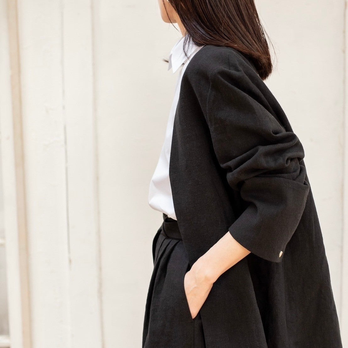 Patricia / floating linen jacket (sand/carbon)